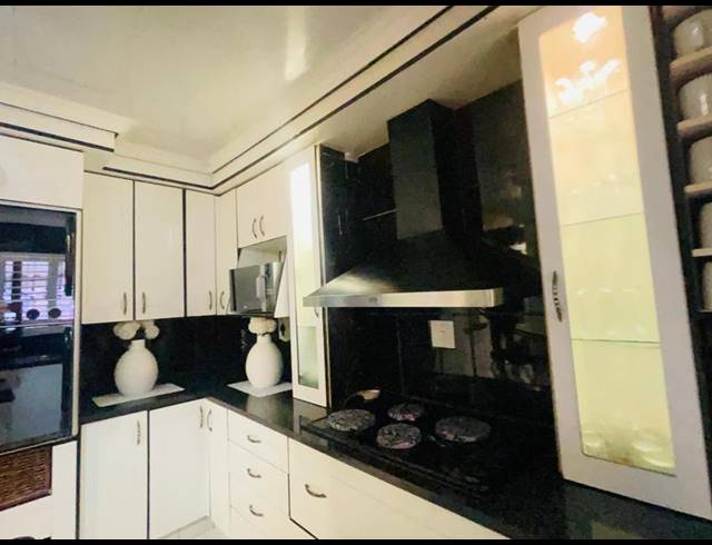 7 BEDROOM HOUSE FOR SALE IN NEW STATE AREA